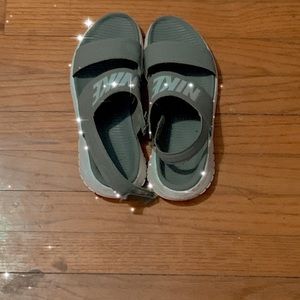 Nike grey shoes womens 8